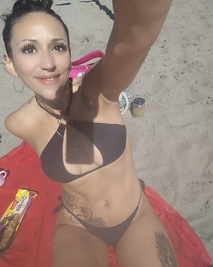 argentina hermosa se toma una selfie en bikini